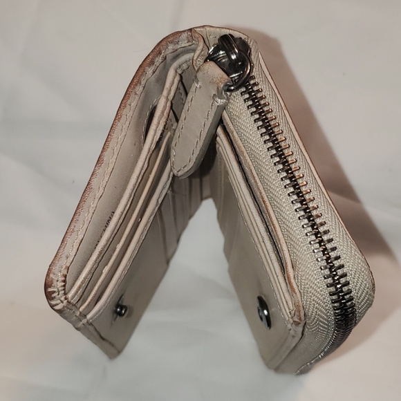 Burberry Wallet - Picture 4 of 16